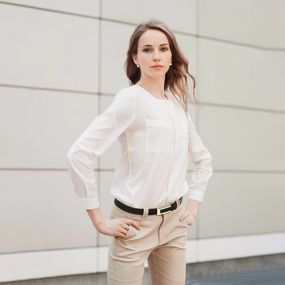 Women’s Leather Belt - Black with Gold Buckle - Picture 3 of 4